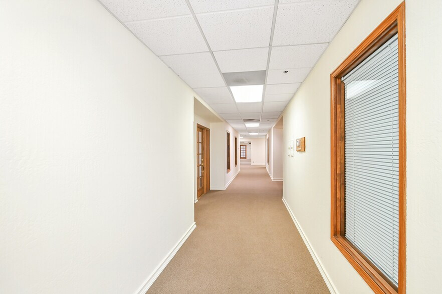 More Photos Of 234 Oak St, Brentwood Restaurant For Sale