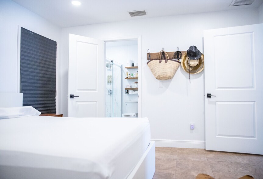 More Photos Of 2826 Santa Barbara Blvd, Cape Coral Freestanding For Sale