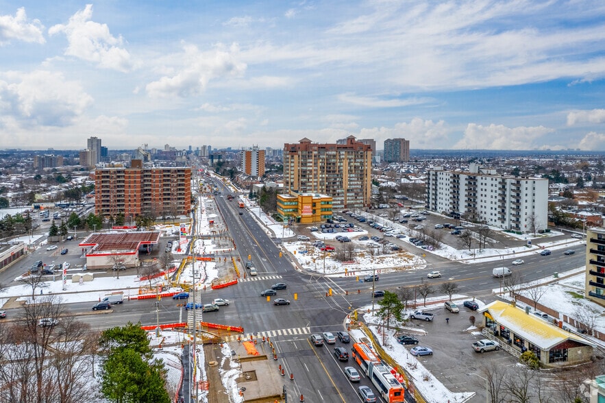 More Photos Of 3420 Hurontario St, Mississauga Medical For Lease