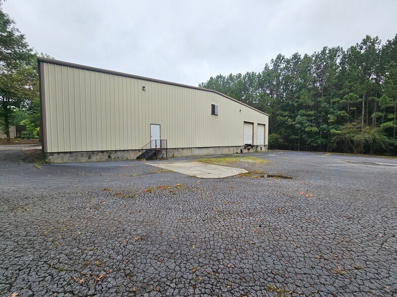 More Photos Of 135 Cecil Ct, Fayetteville Warehouse For Lease