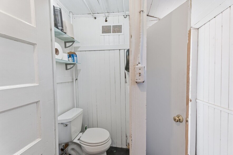 More Photos Of 499-503 Magnolia Ave, Larkspur Storefront Retail Residential For Sale