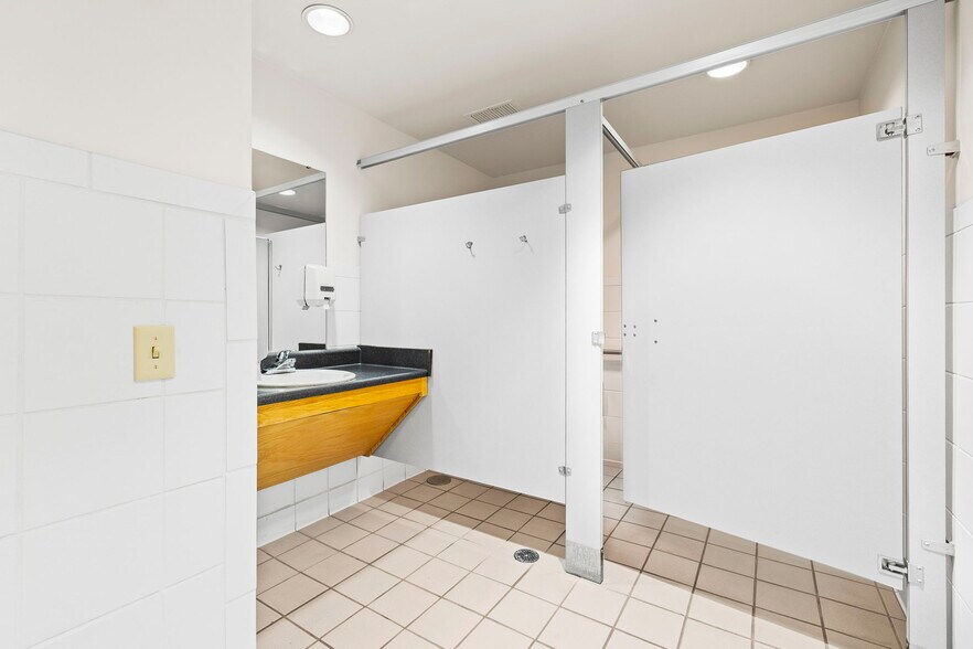 More Photos Of 4240 S Lees Summit Rd, Independence Office For Lease