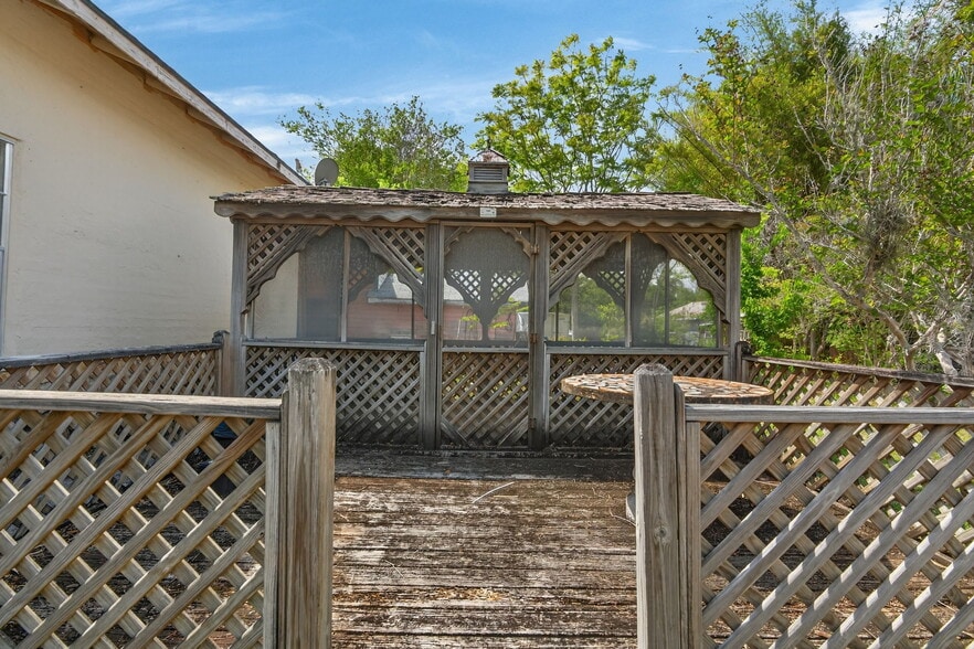 More Photos Of 800 S US 301, Sumterville Restaurant For Sale