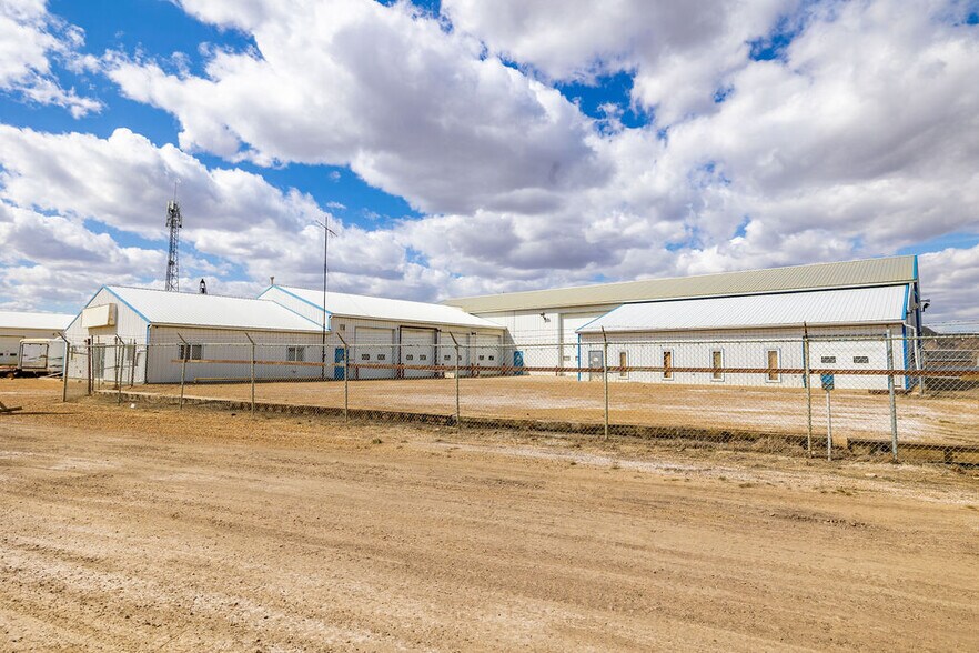 More Photos Of 800 S Railway Ave W, Drumheller Industrial For Lease
