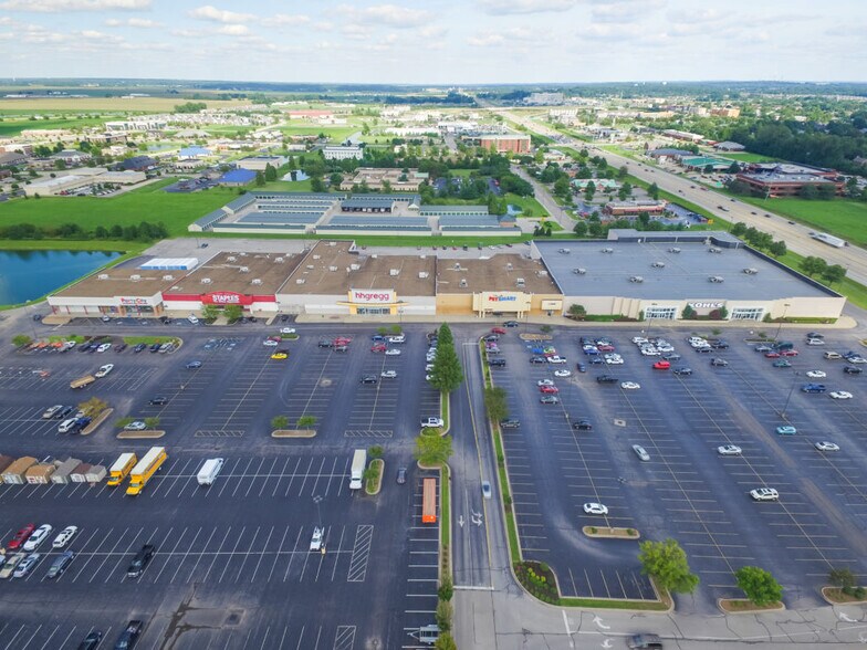 More Photos Of 101-163 N Burkhardt Rd, Evansville Storefront For Lease