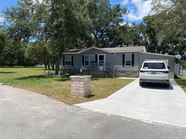More Photos Of 2105 Bruce St, Lakeland Trailer Camper Park For Sale