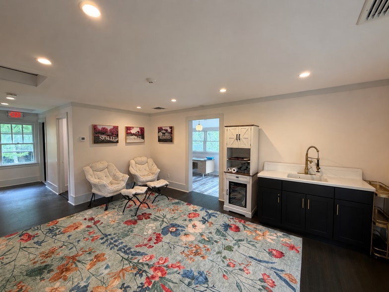 Primary Photo Of 144 N Main St, East Hampton Office For Lease