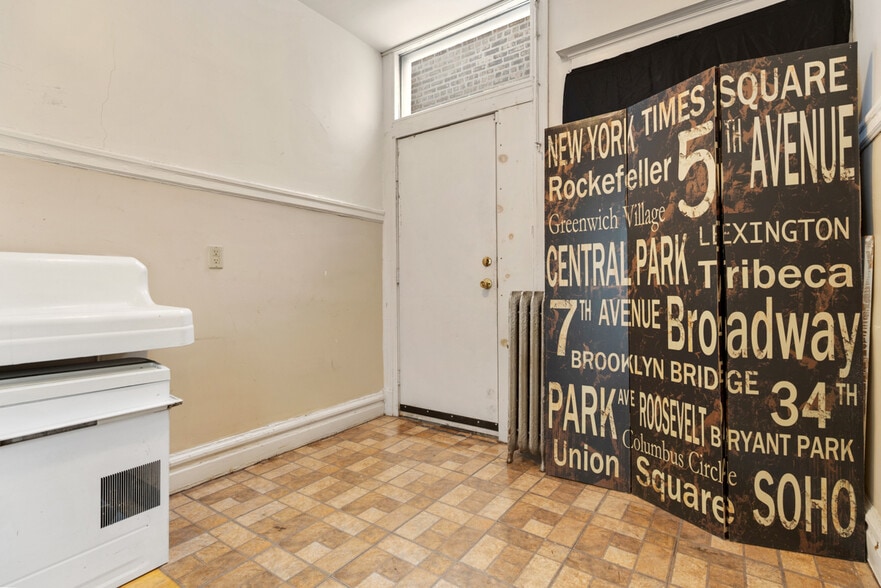 More Photos Of 1513 E 53rd St, Chicago Storefront Retail Office For Lease