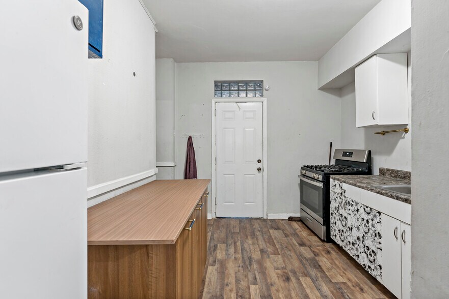 More Photos Of 848 Duss Ave, Ambridge Storefront Retail Residential For Sale