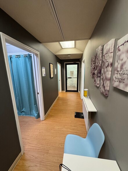 More Photos Of 1539 Parental Home Rd, Jacksonville Medical For Lease