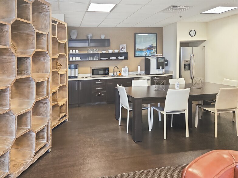 More Photos Of 800 E 101st Ter, Kansas City Coworking Space