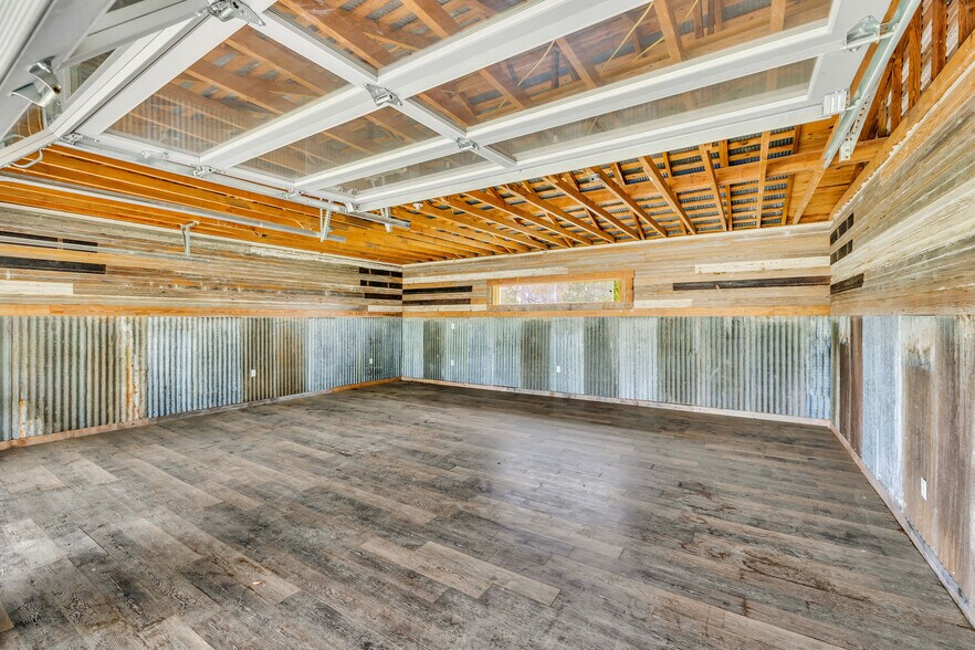 More Photos Of 123 Rocky Rd, Hye Storefront Retail Residential For Sale