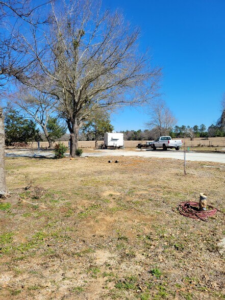 More Photos Of 12946 US Highway 287, Grapeland Trailer Camper Park For Sale