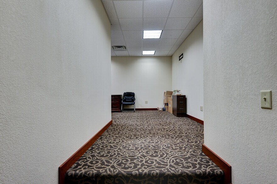More Photos Of 5107 Monaco Cir, San Antonio Office For Sale