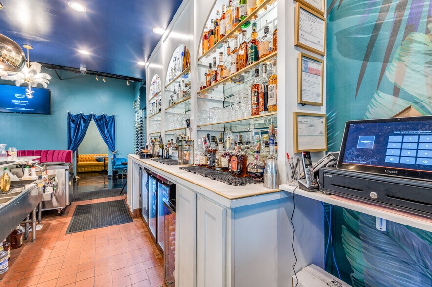 More Photos Of 2601 W Jefferson St, Grand Prairie Bar For Sale