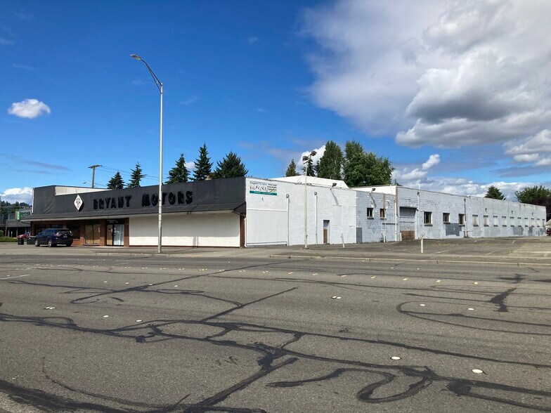 More Photos Of 1300 Bronson Way N, Renton Showroom For Sale