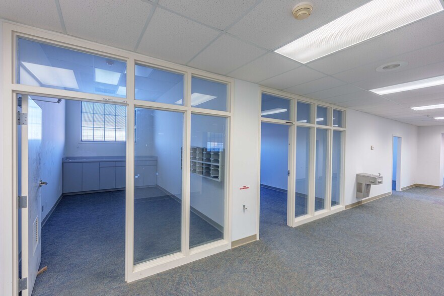 More Photos Of 415 Franklin D Roosevelt Dr, Muscle Shoals Office For Lease