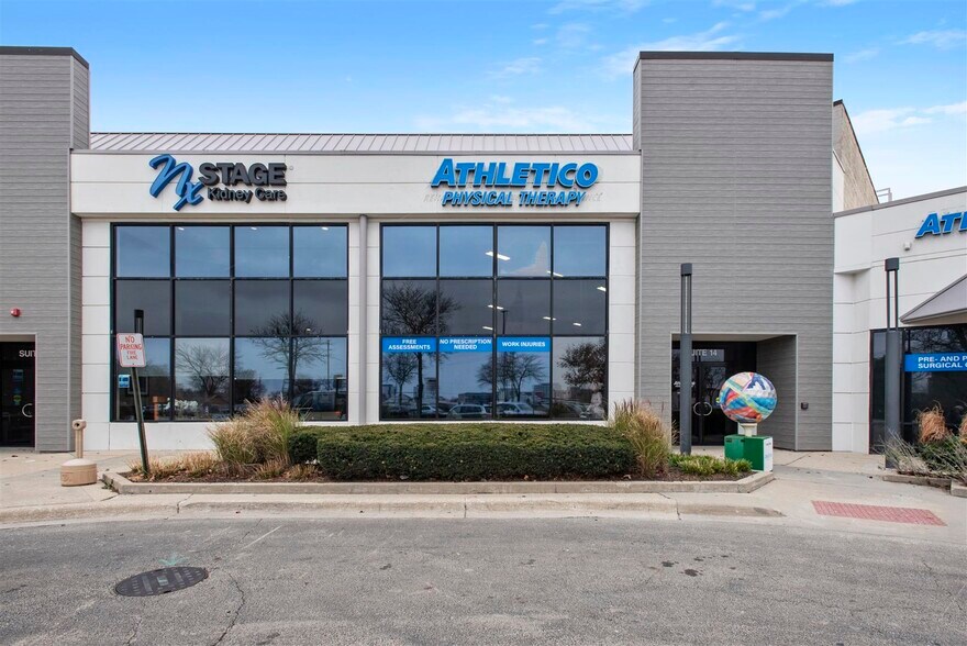 More Photos Of 1600 W 16th St, Oak Brook Storefront For Sale