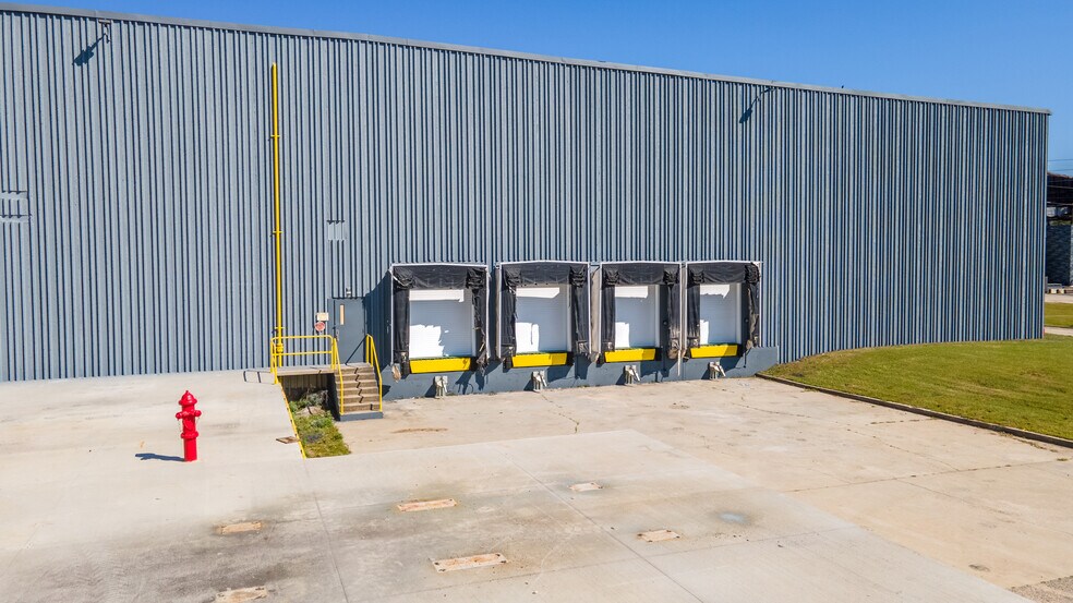 More Photos Of 1885 Alamac Rd, Lumberton Warehouse For Lease