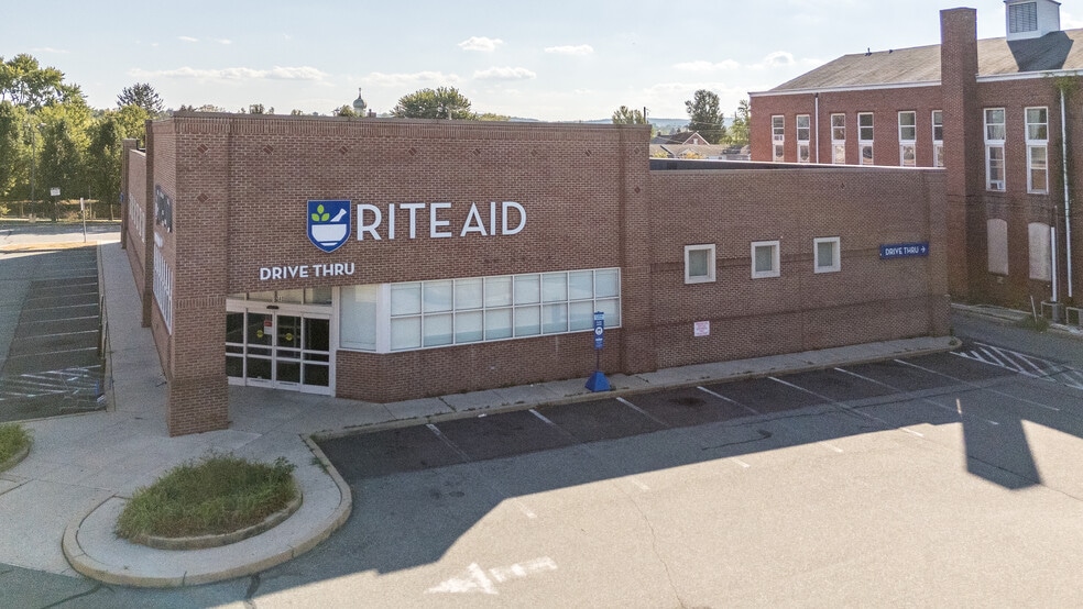More Photos Of 340 E High St, Pottstown Drugstore For Lease