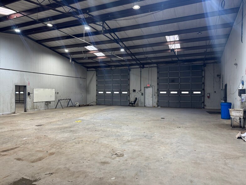 More Photos Of 6229 & 6365 US Highway 59 S, Marshall Warehouse For Sale