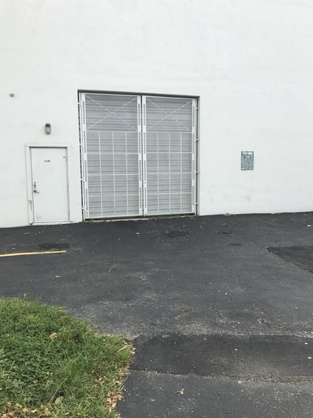 More Photos Of 1415 W 49th St, Hialeah Freestanding For Lease