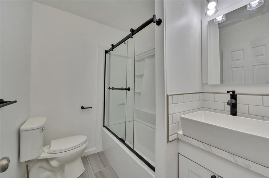 More Photos Of 548 Shattuck Rd, Saginaw Apartments For Sale