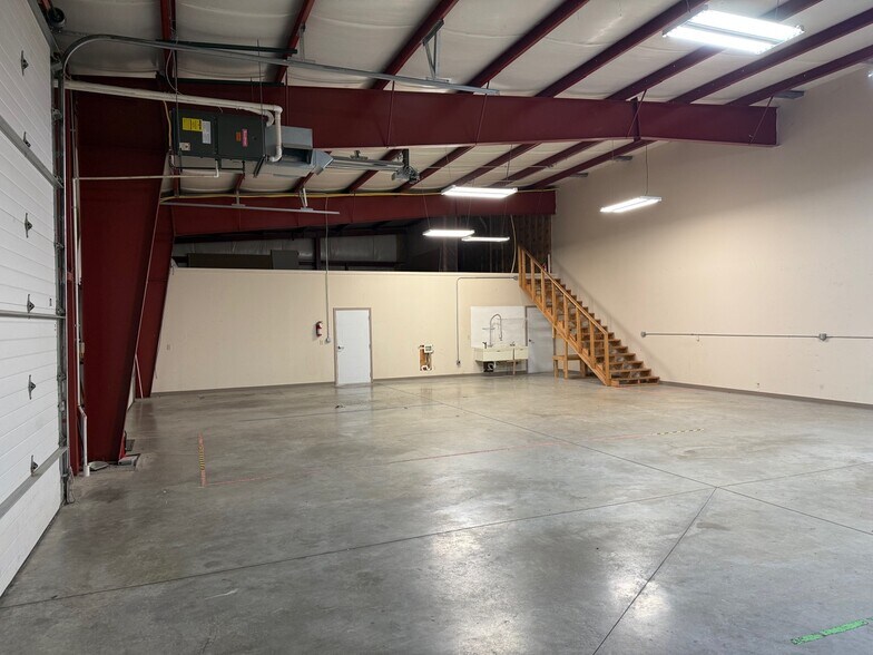More Photos Of 950 S Marr Rd, Columbus Warehouse For Lease