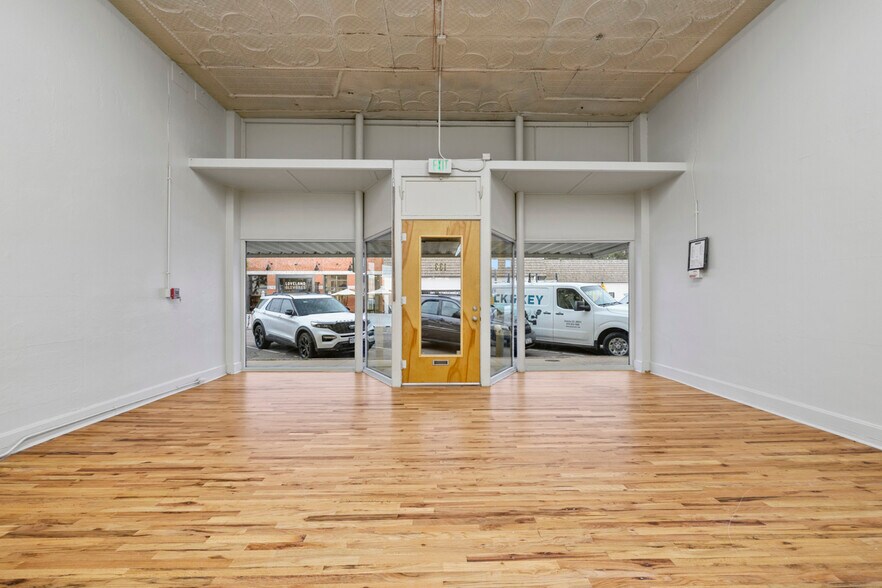 More Photos Of 133 W 4th St, Loveland Freestanding For Lease