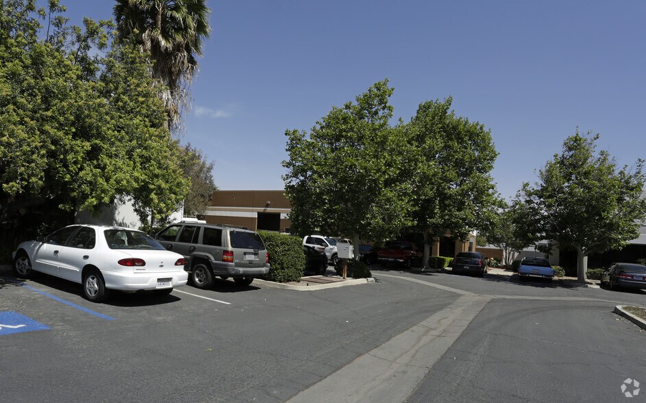 More Photos Of 560 Birch St, Lake Elsinore Manufacturing For Sale