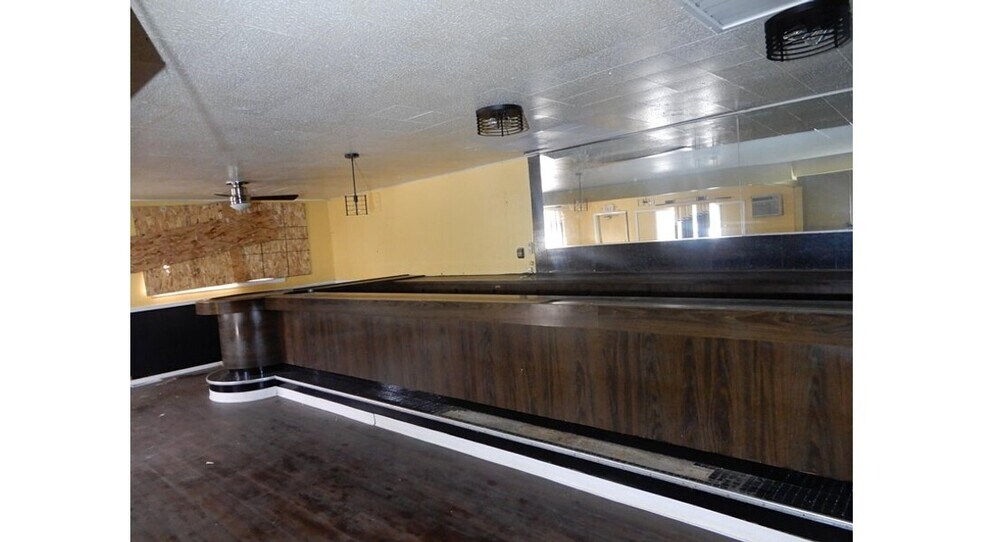 More Photos Of 7964 W Appleton Ave, Milwaukee Bar For Sale