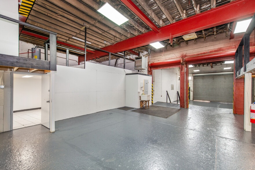 More Photos Of 124 Johnson St, Newark Warehouse For Sale
