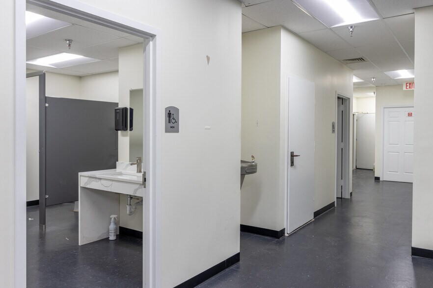 More Photos Of 13990-13994 Baltimore Ave, Laurel Medical For Lease