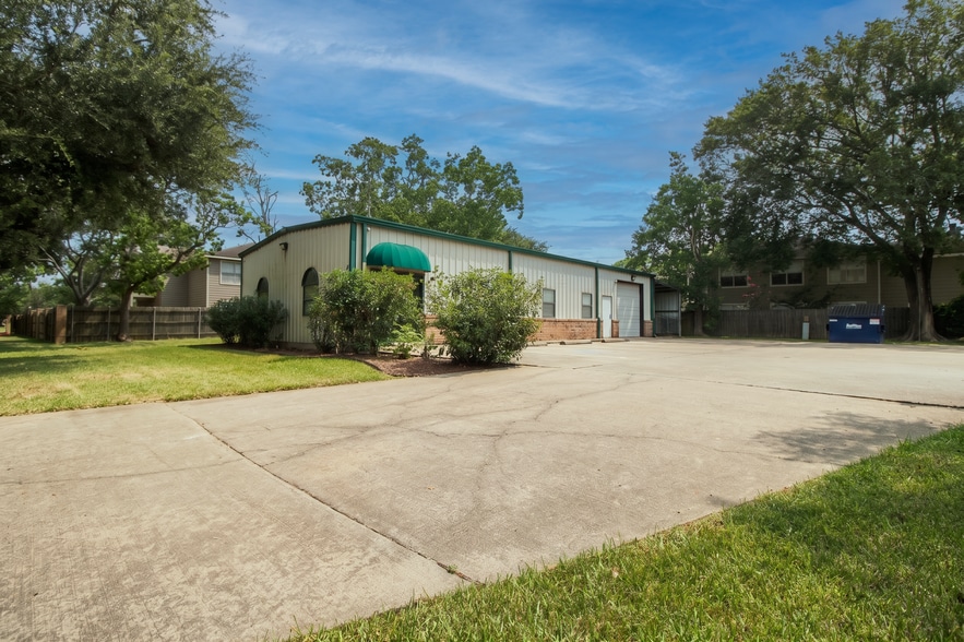 More Photos Of 404 Newport Blvd, League City Flex For Sale