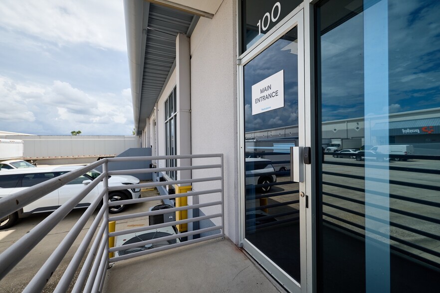 More Photos Of 2507 Investors Row, Orlando Distribution For Lease