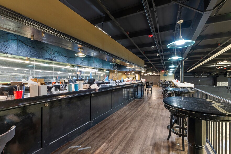 More Photos Of 4304 Metric Dr, Winter Park Warehouse For Lease