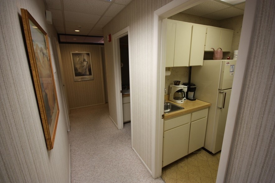 More Photos Of 2477 Stickney Point Rd, Sarasota Medical For Sale