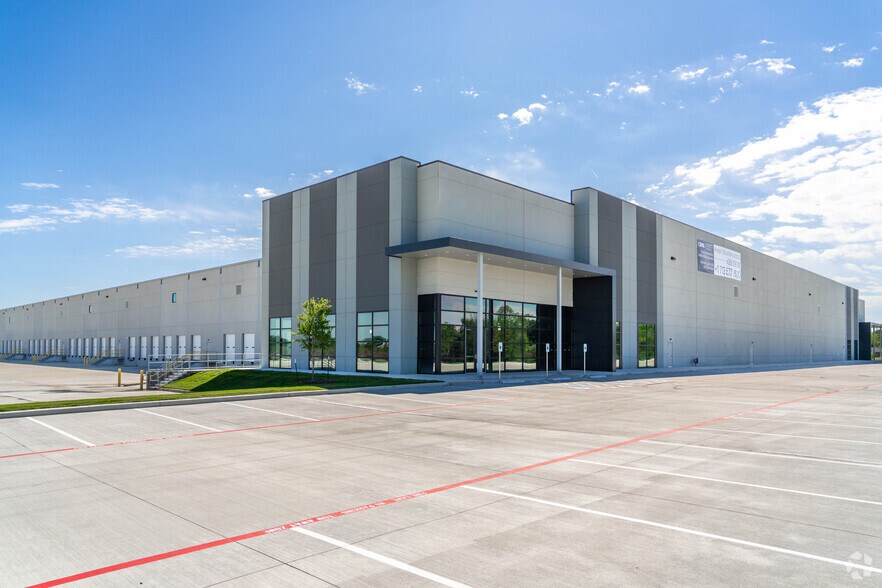 More Photos Of 6464 Northdale St, Houston Distribution For Sale