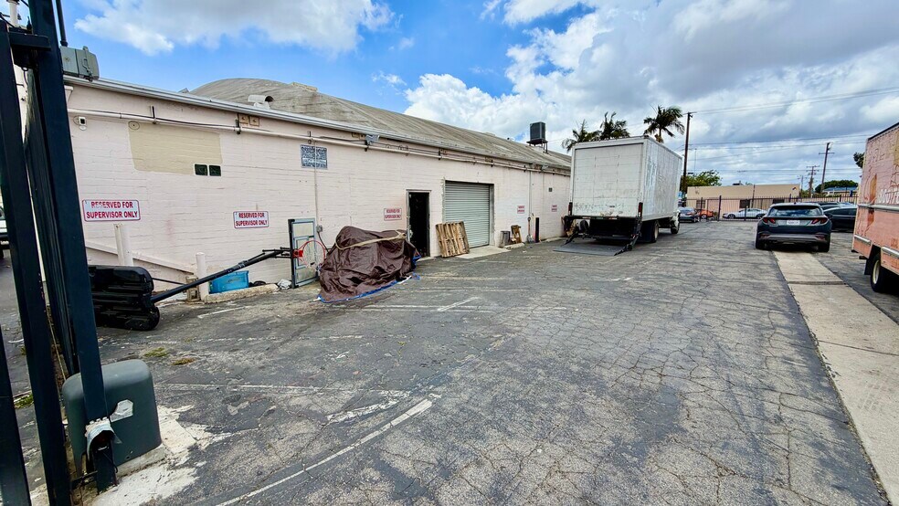 More Photos Of 1901 1st St, San Fernando Manufacturing For Sale