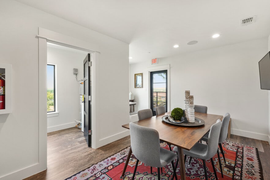 More Photos Of 602 Steve Hawkins Pky, Marble Falls Storefront Retail Office For Lease