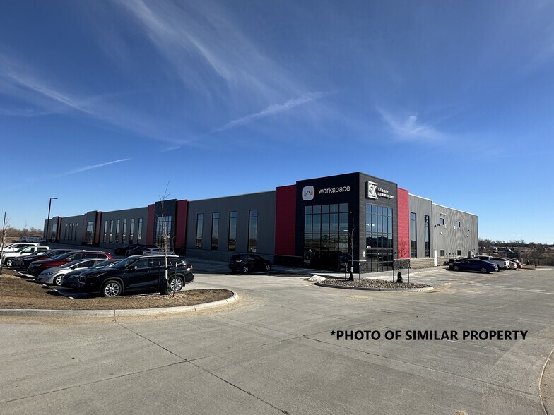 Primary Photo Of 8125 6th St SW, Cedar Rapids Flex For Lease