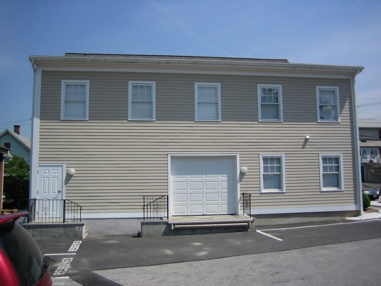 More Photos Of 16 Division St W, Greenwich Loft Creative Space For Lease