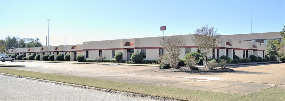 More Photos Of 5946-5950 Monticello Dr, Montgomery Flex For Lease