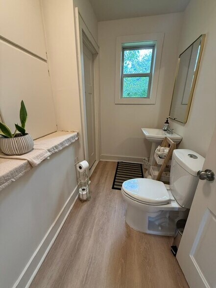 More Photos Of 2117 S Stewart Ave, Springfield General Retail For Sale