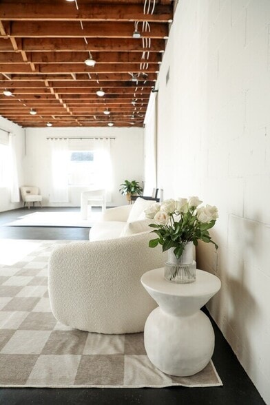 More Photos Of 627-655 N Cassady Ave, Columbus Light Distribution For Lease