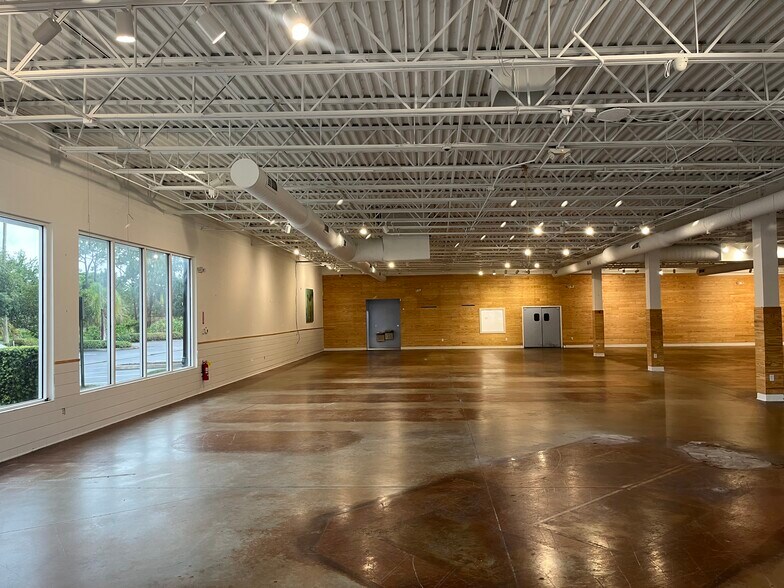 More Photos Of 1892 SE Federal Hwy, Stuart Freestanding For Sale