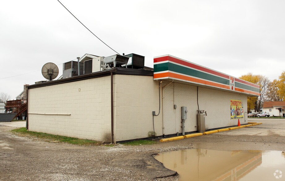 More Photos Of 604 Main St, Belpre Convenience Store For Lease