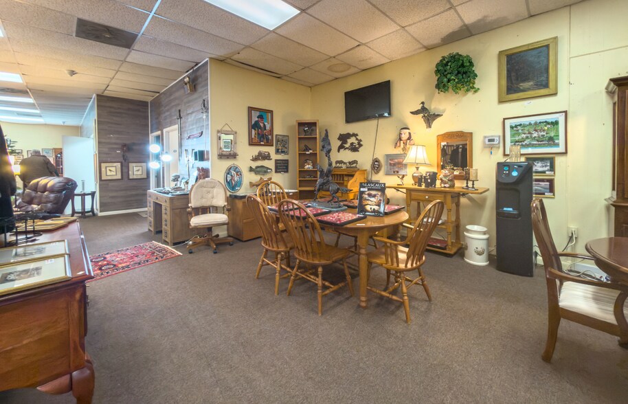 More Photos Of 6712 Williamson Rd, Hollins Freestanding For Sale