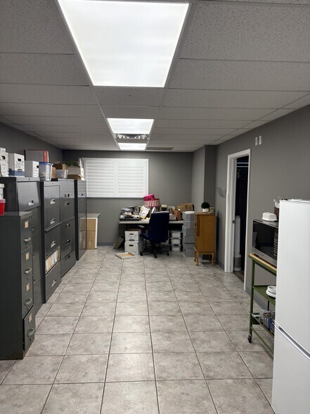 More Photos Of 1818 Scherer Pky, Saint Charles Warehouse For Sale