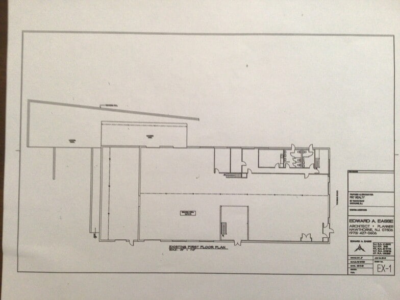More Photos Of 53 Thomas Rd, Hawthorne Manufacturing For Lease